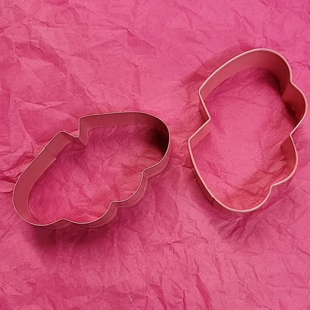 18 piece metal‎ Valentines Day/wedding cookie cutters plus heart spatula